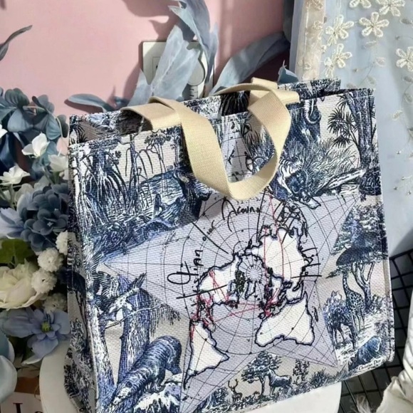 DIOR AROUND THE WORLD GWP VIP TOTE - Picture 1 of 7